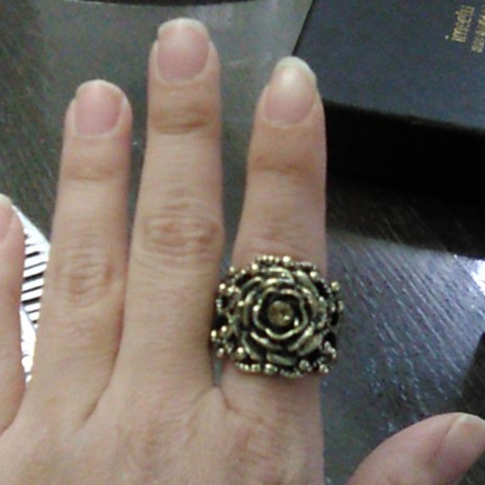 Ring - Picture 1 of 3